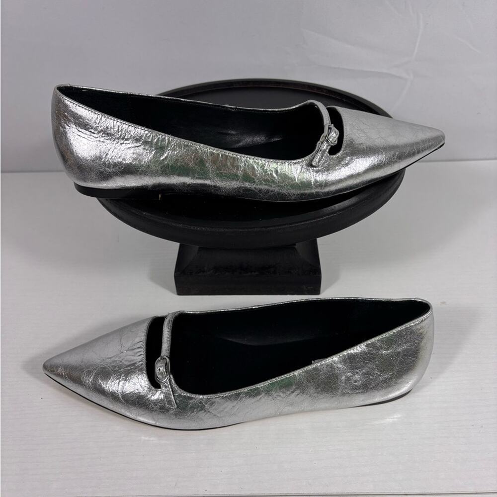 EUC Steve Madden Silver Pointed Toe Flats Tiny Buckle Size 8.5